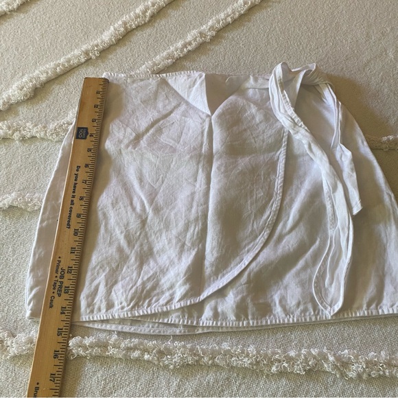 100% Linen Wrap White Mini Skirt Wilfred Aritzia
Size 4 - Picture 11 of 15